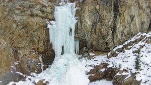 Ice_climbing_higher_res