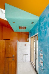 A Tadelakt shower hood in Gallatin Gateway – the color options are endless with this material