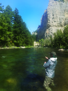 Long-sleeve jackets and blue sky. Is it summer or fall? Do the fish care? Not on the Gallatin River, which is a very good option during the transition from summer to fall. PHOTO BY PATRICK STRAUB