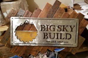 Jack Welty’s custom sign for Big Sky Build incorporates the company’s name and logo in an artful composition of steel and reclaimed lumber. PHOTO BY JACK WELTY
