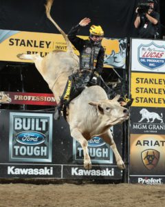 Lockwood rides Jeff Robinson/TNT Bucking Bulls's Alligator Arms for 89.5 points to win the third round of the 2016 event in Billings. 