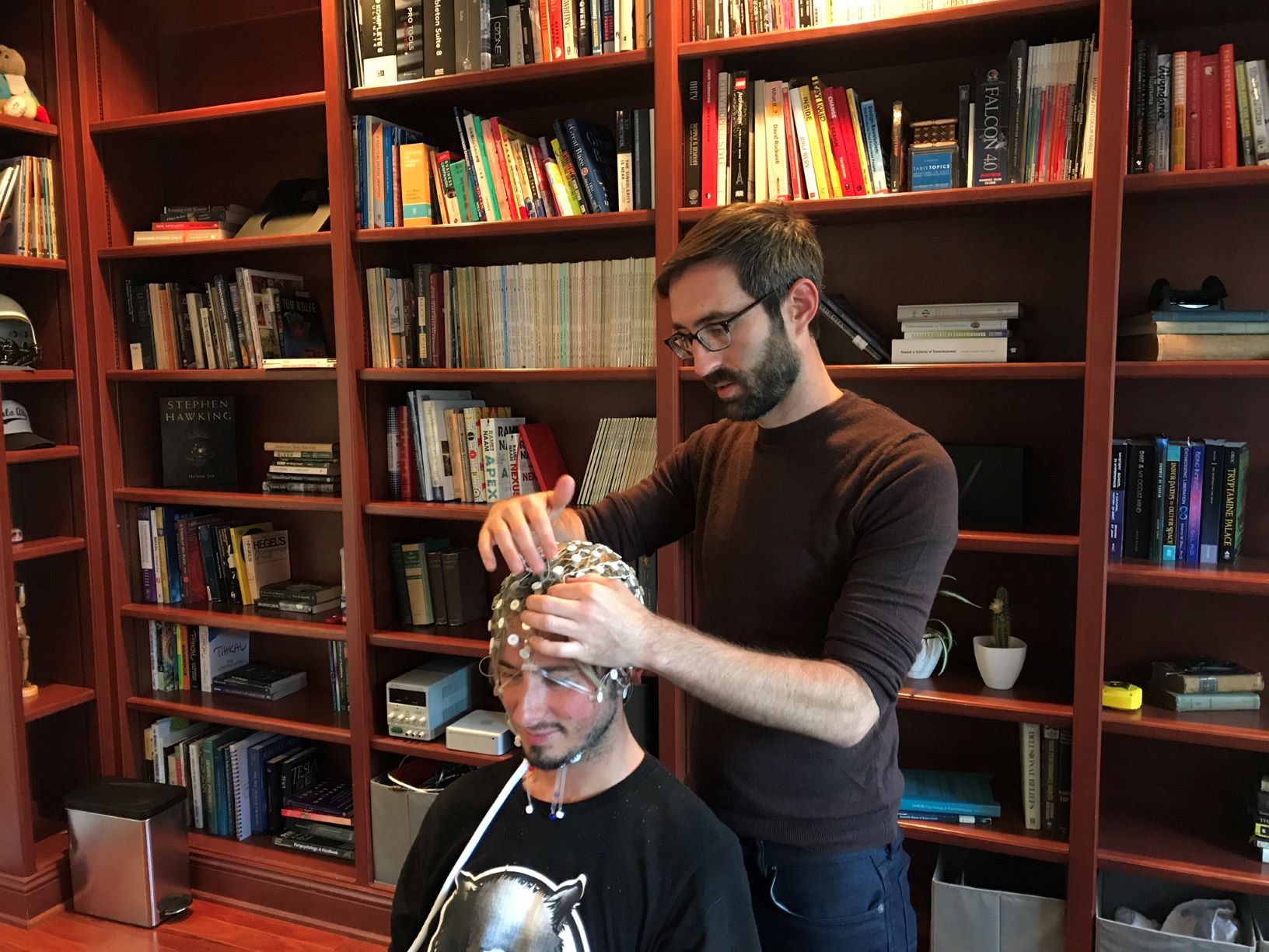 Neuroscientist shares how light and sound can enhance meditation