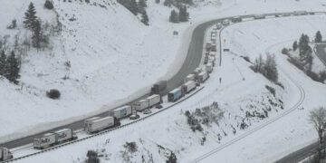 Several hundred vehicles stranded on Bozeman Pass during ‘historic’ May 8 closure 