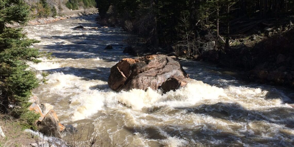 Search and Rescue responds to distressed rafters in Gallatin River 