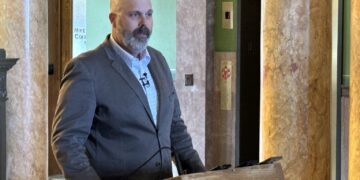 Busse beats Gianforte on latest fundraising haul