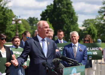 Zinke forms bipartisan Public Lands Caucus