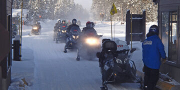 Yellowstone announces dates of snowmobile access permits