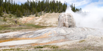 Teen sustains thermal burns in Yellowstone National Park