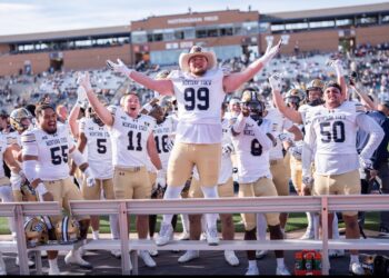 Bobcats back at the top with 55-7 beatdown, seventh straight win 