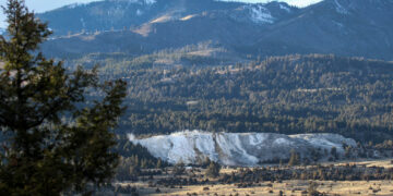 Between summer and snow: Yellowstone’s shoulder season