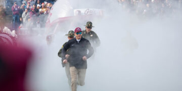 Bobby Hauck retires as Grizzlies’ head coach 