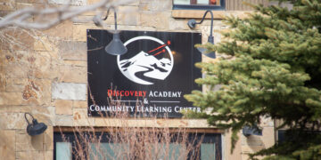 Discovery Academy to close middle, high schools