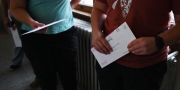 Elections experts skeptical of Trump restrictions on mail-in voting