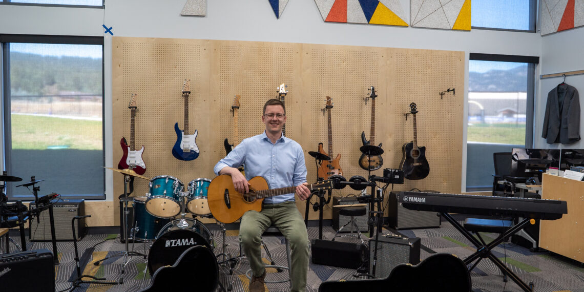 Breedlove puts guitars in the hands of Big Sky students